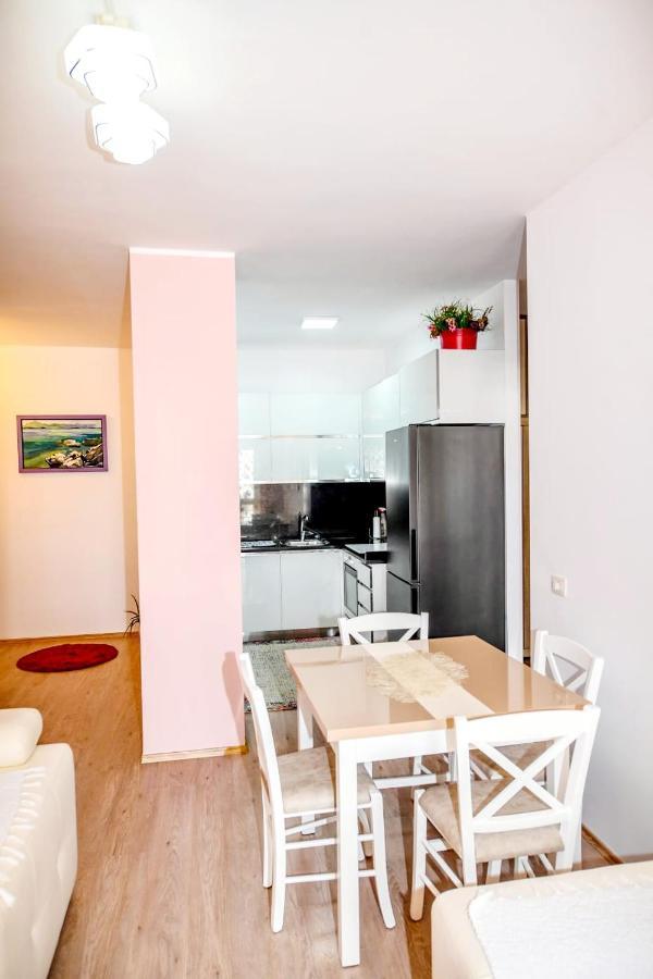 Happy Stories' Apartment In City Centre Shkoder Exterior photo